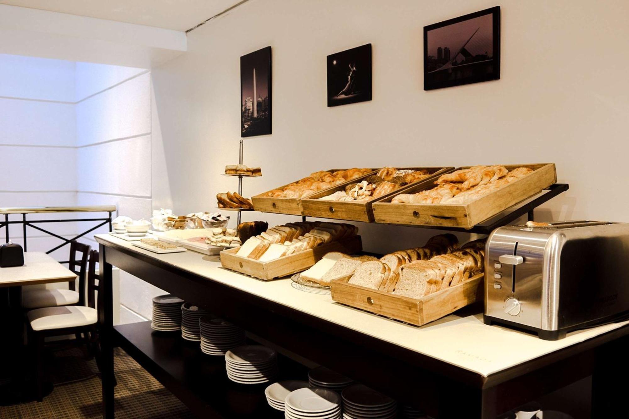 Bed and Breakfast Ramada By Wyndham Buenos Aires Centro Exterior foto